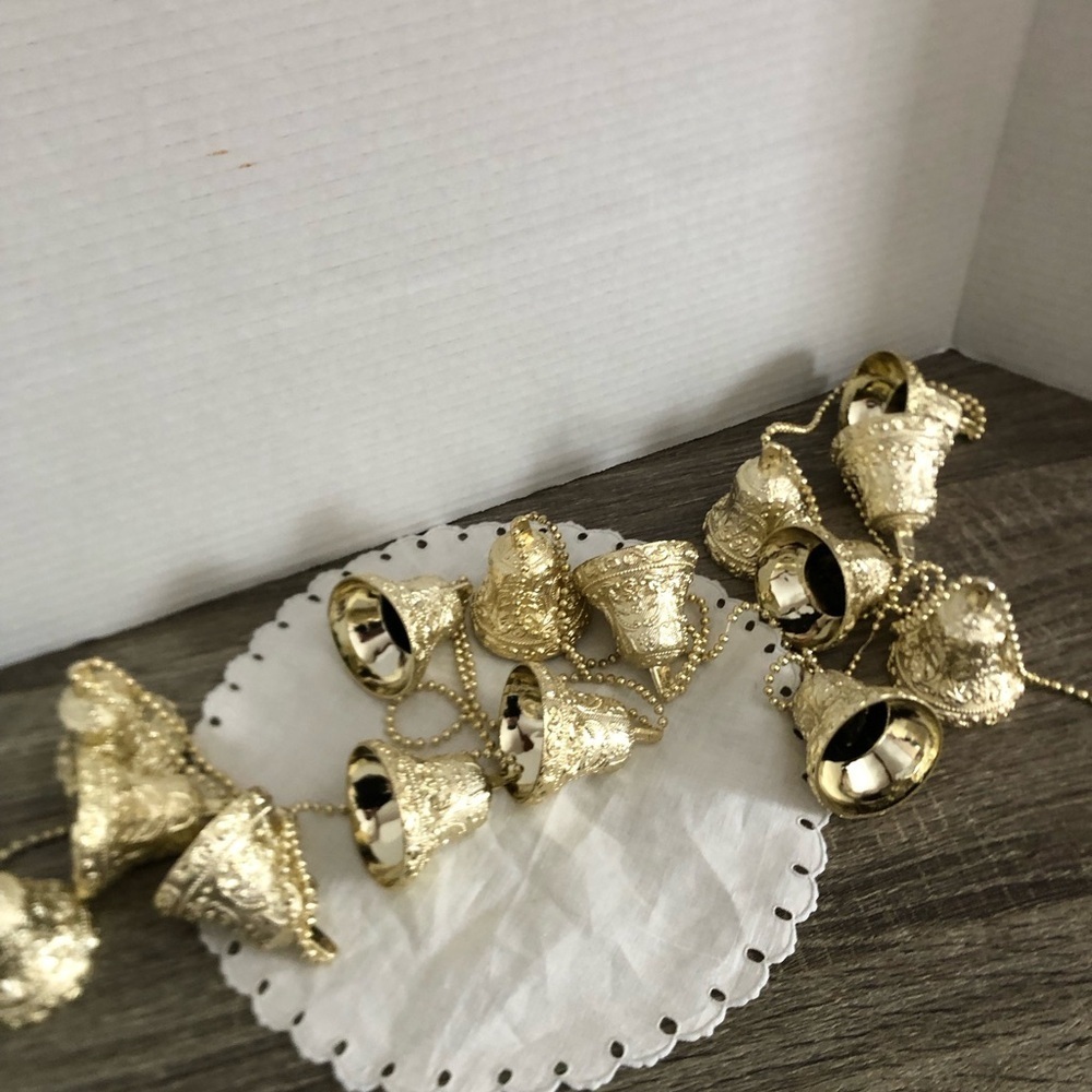 Vtg Embossed Bell Garland